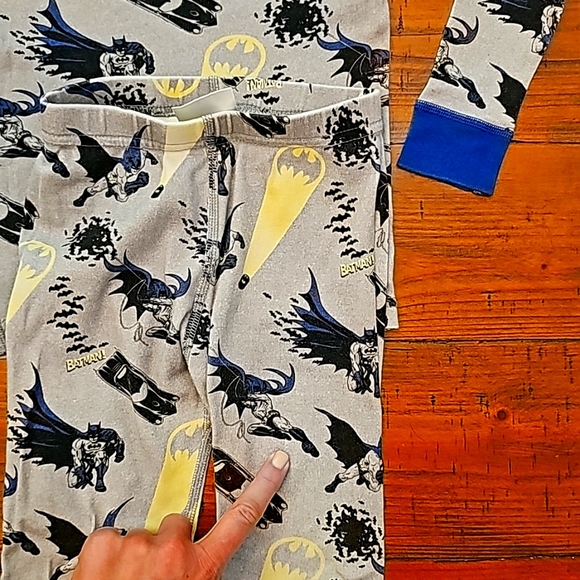Hanna Andersson long-sleeved Batman pajamas, size 100cm (4) - Picture 3 of 4
